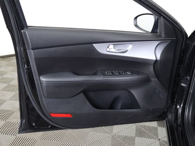 2023 Kia Forte LXS IVT - 23063404 - 19