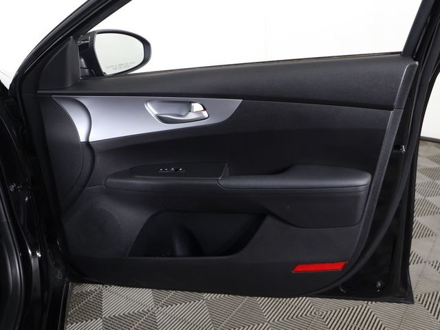 2023 Kia Forte LXS IVT - 23063404 - 20