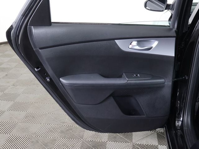 2023 Kia Forte LXS IVT - 23063404 - 21