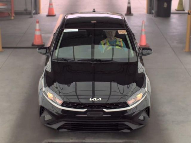 2023 Kia Forte LXS IVT - 23063404 - 2