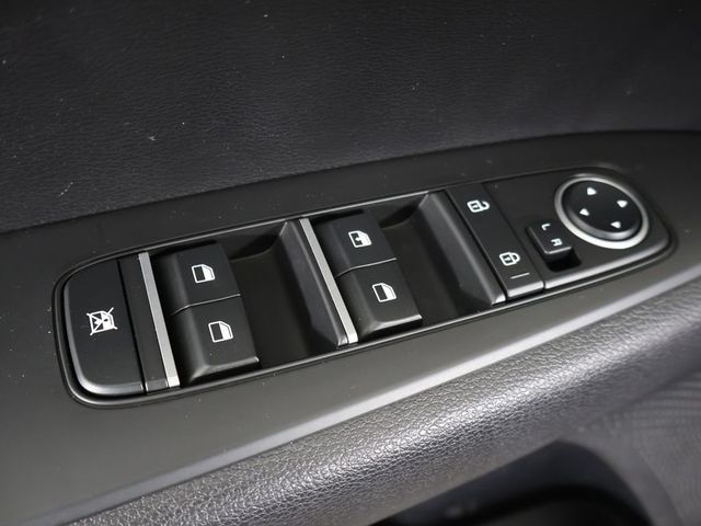 2023 Kia Forte LXS IVT - 23063404 - 32
