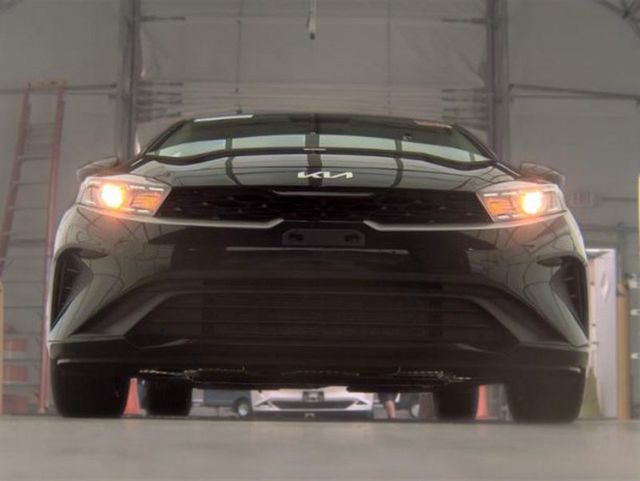 2023 Kia Forte LXS IVT - 23063404 - 3