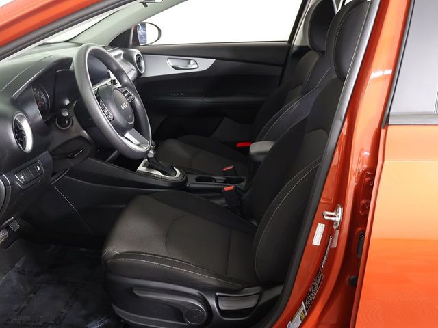 2023 Kia Forte LXS IVT - 23063622 - 27