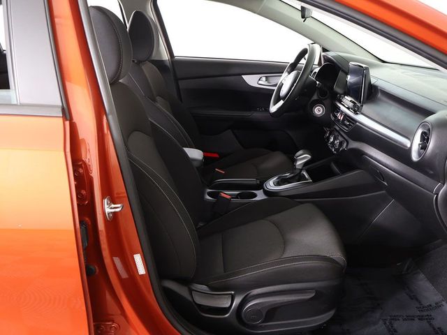 2023 Kia Forte LXS IVT - 23063622 - 28
