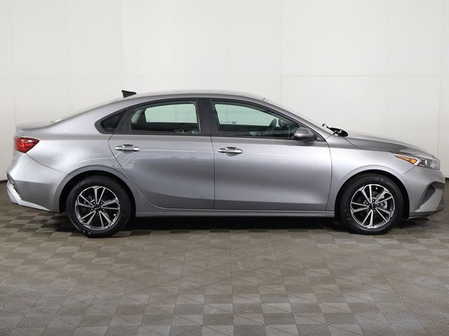2023 Kia Forte LXS IVT - 23065841 - 15