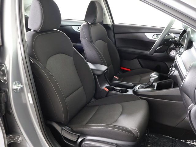 2023 Kia Forte LXS IVT - 23065841 - 28