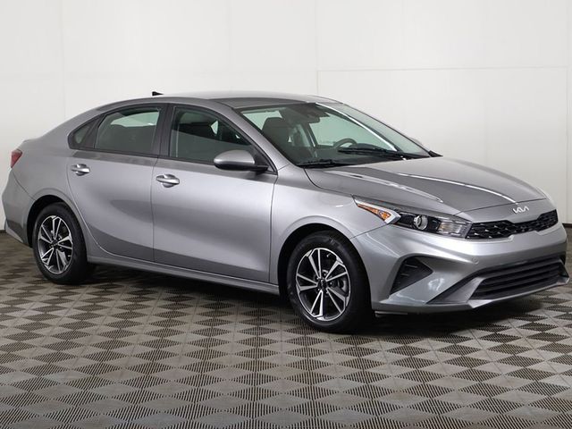 2023 Kia Forte LXS IVT - 23065841 - 44