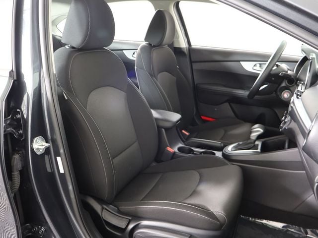 2023 Kia Forte LXS IVT - 23067648 - 28