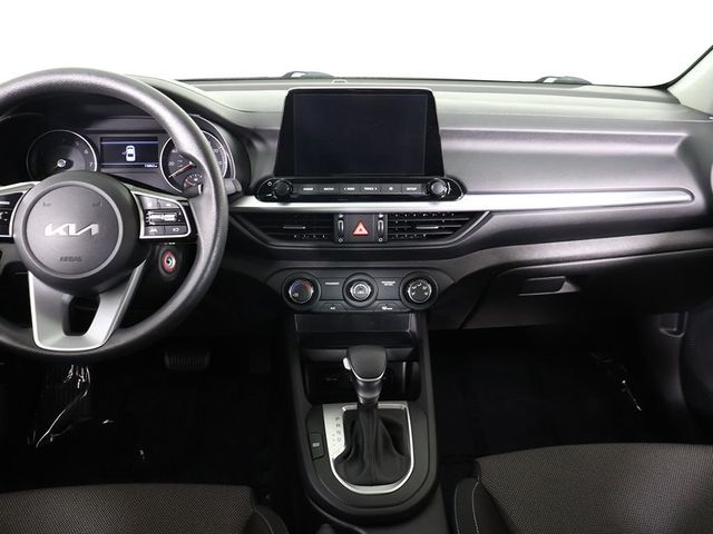 2023 Kia Forte LXS IVT - 23067648 - 31