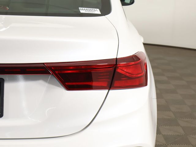 2023 Kia Forte LXS IVT - 23085774 - 14