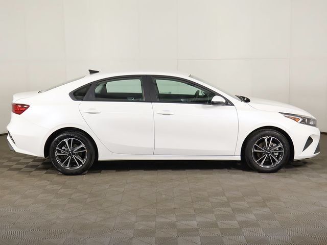 2023 Kia Forte LXS IVT - 23085774 - 16