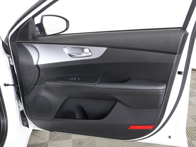 2023 Kia Forte LXS IVT - 23085774 - 21