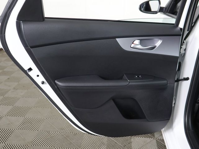 2023 Kia Forte LXS IVT - 23085774 - 22
