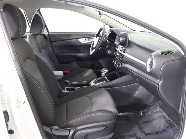 2023 Kia Forte LXS IVT - 23085774 - 29