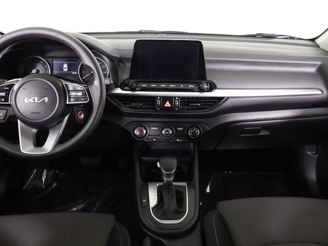 2023 Kia Forte LXS IVT - 23085774 - 32