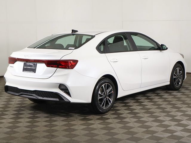 2023 Kia Forte LXS IVT - 23085774 - 8
