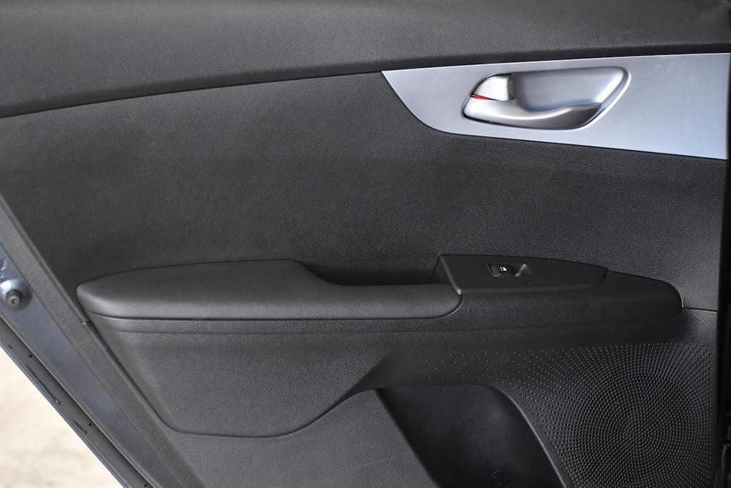 2023 Kia Forte LXS IVT - 22582451 - 10