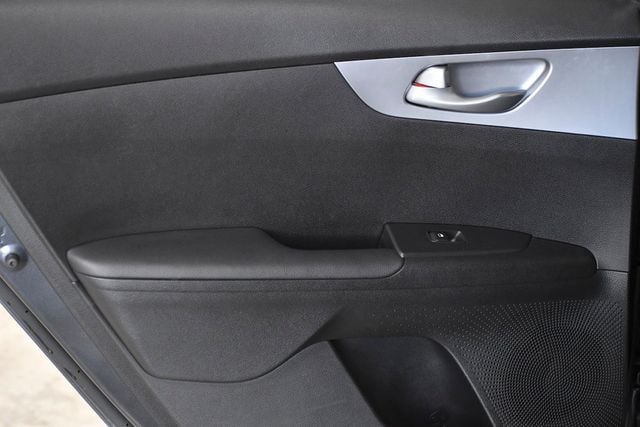 2023 Kia Forte LXS IVT - 22582451 - 10
