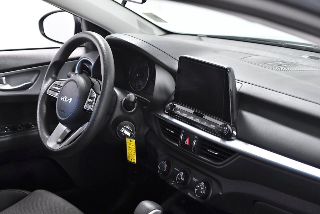 2023 Kia Forte LXS IVT - 22582451 - 16