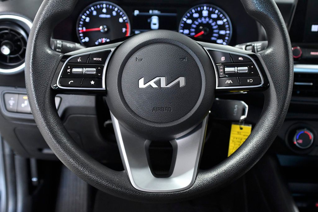 2023 Kia Forte LXS IVT - 22582451 - 19