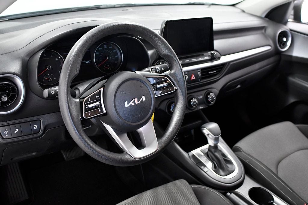2023 Kia Forte LXS IVT - 22582451 - 7