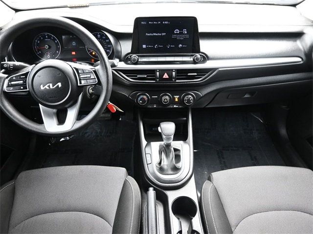 2023 Kia Forte LXS IVT - 22968095 - 17