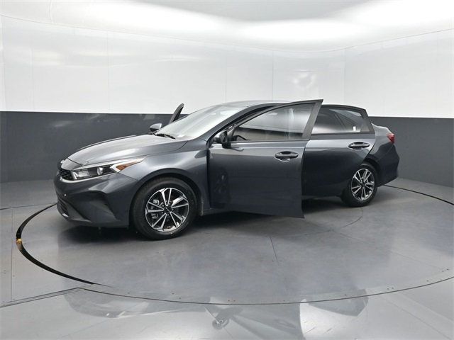 2023 Kia Forte LXS IVT - 22968095 - 36