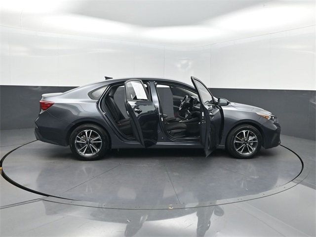 2023 Kia Forte LXS IVT - 22968095 - 37