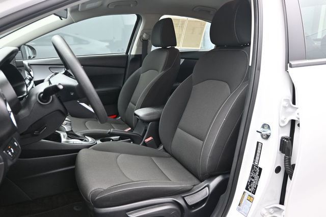 2023 Kia Forte LXS IVT - 23020556 - 9