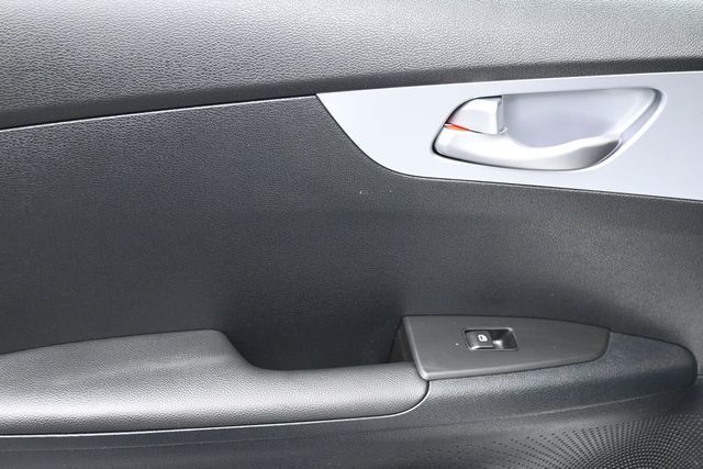 2023 Kia Forte LXS IVT - 23020556 - 13
