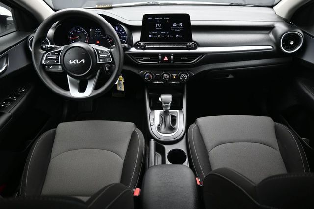 2023 Kia Forte LXS IVT - 23020556 - 14