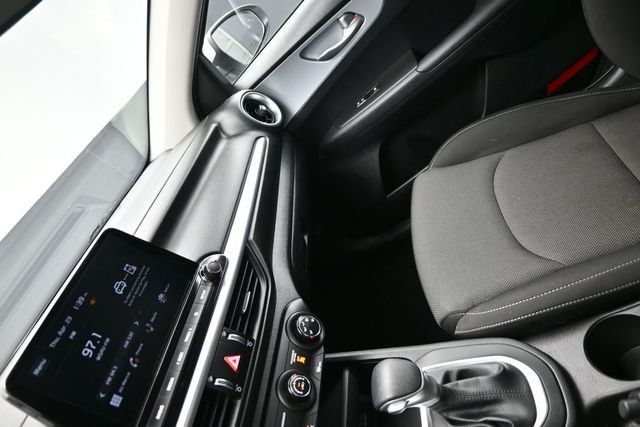 2023 Kia Forte LXS IVT - 23020556 - 19