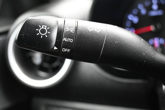 2023 Kia Forte LXS IVT - 23020556 - 23