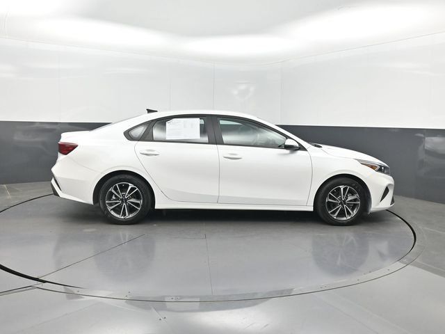 2023 Kia Forte LXS IVT - 23020556 - 29