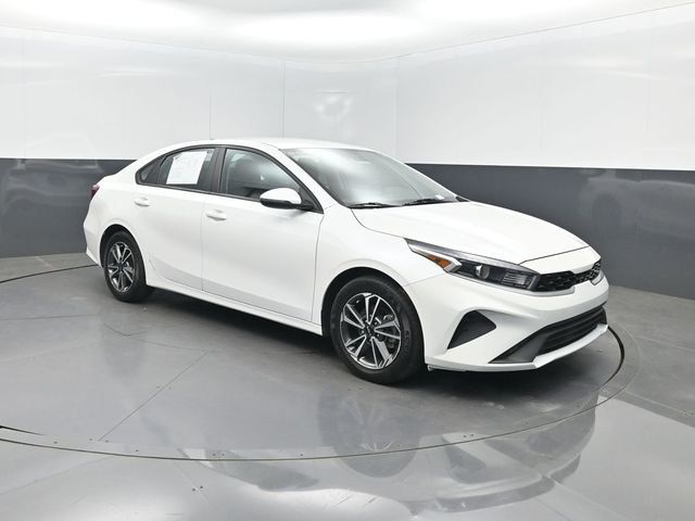 2023 Kia Forte LXS IVT - 23020556 - 30