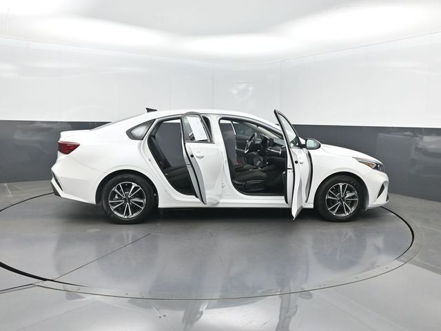 2023 Kia Forte LXS IVT - 23020556 - 33