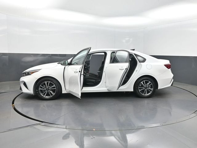 2023 Kia Forte LXS IVT - 23020556 - 35