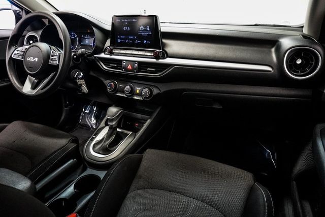 2023 Kia Forte LXS IVT - 22931838 - 10