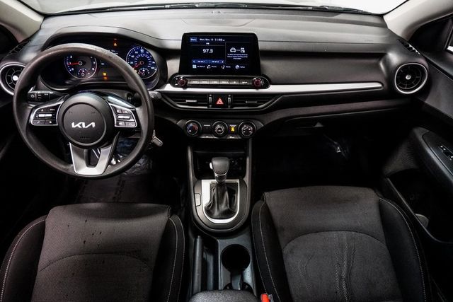 2023 Kia Forte LXS IVT - 22931838 - 11