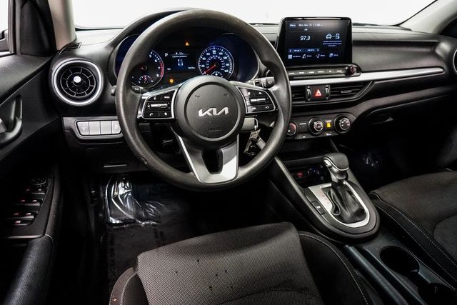 2023 Kia Forte LXS IVT - 22931838 - 12