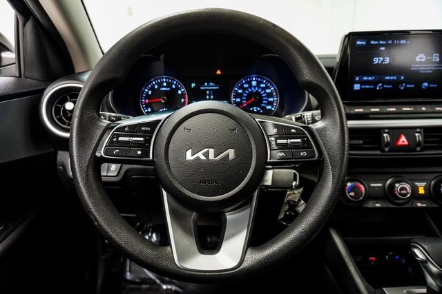 2023 Kia Forte LXS IVT - 22931838 - 13