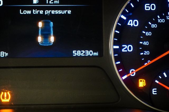 2023 Kia Forte LXS IVT - 22931838 - 28