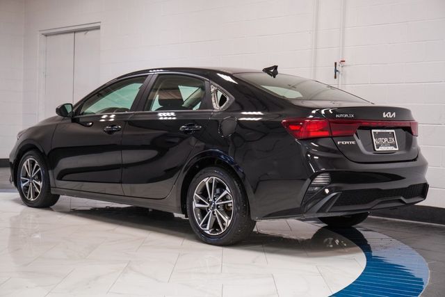 2023 Kia Forte LXS IVT - 22931838 - 30