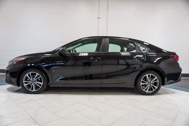 2023 Kia Forte LXS IVT - 22931838 - 32
