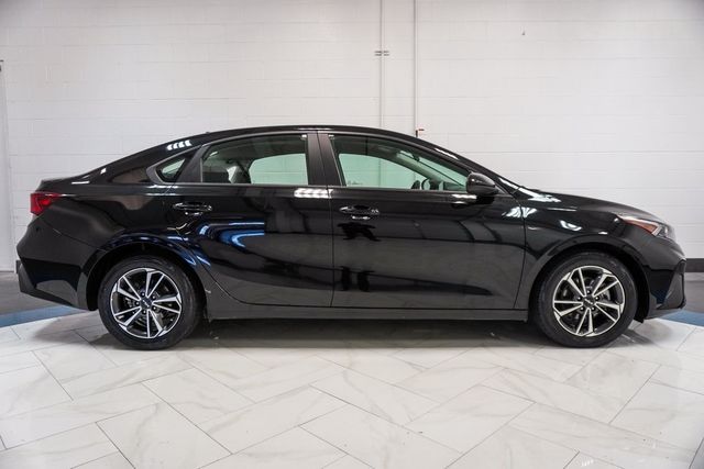 2023 Kia Forte LXS IVT - 22931838 - 33