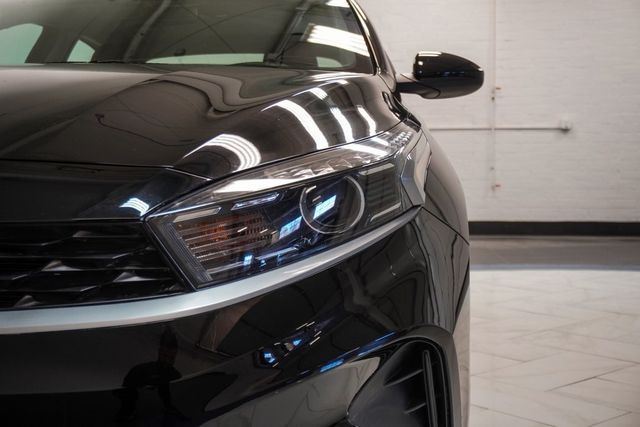 2023 Kia Forte LXS IVT - 22931838 - 39