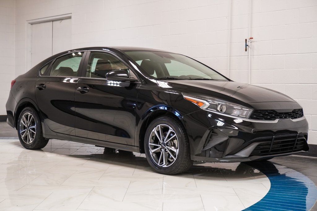 2023 Kia Forte LXS photo 2