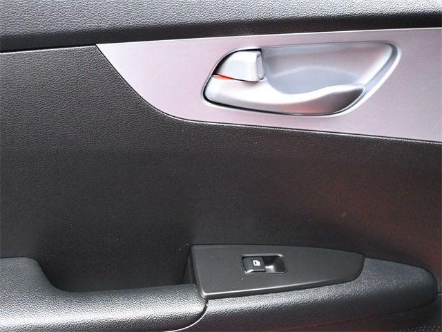 2023 Kia Forte LXS photo 11