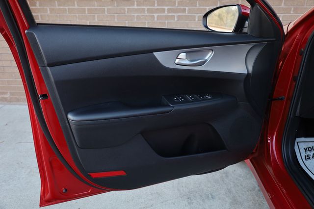 2023 Kia Forte LXS IVT - 22972609 - 11