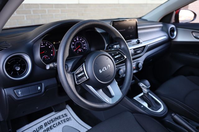 2023 Kia Forte LXS IVT - 22972609 - 12